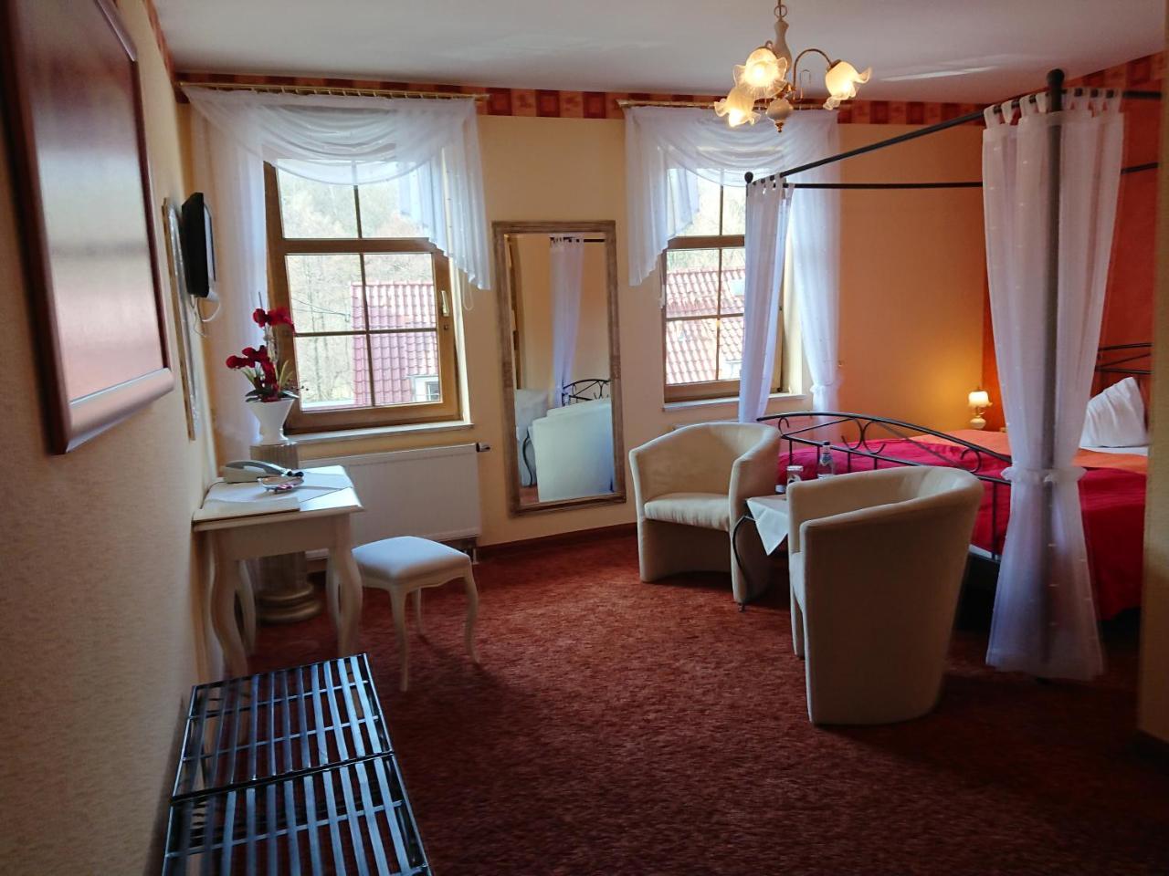 Hotel & Ferienwohnungen Bohlenblick Saalfeld Saale Bagian luar foto